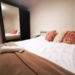 Gorgeous + Attentive Host + Free Parking Daire York