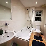 Gorgeous + Attentive Host + Free Parking * York