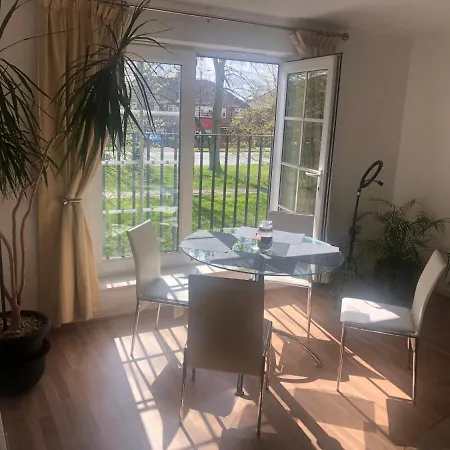 Gorgeous + Attentive Host + Free Parking Apartment *