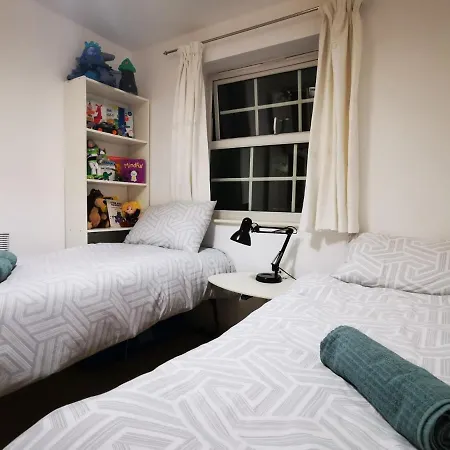 Gorgeous + Attentive Host + Free Parking * York