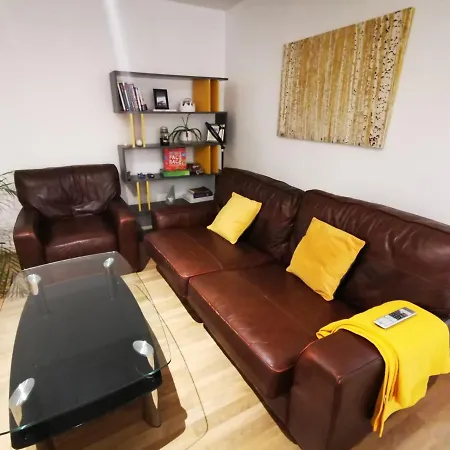 Gorgeous + Attentive Host + Free Parking *