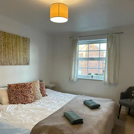 Apartment Gorgeous + Attentive Host + Free Parking *