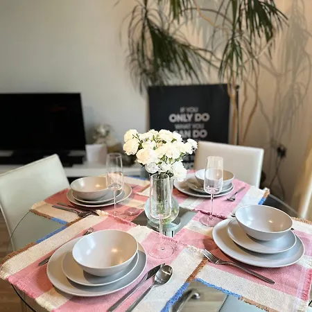 Gorgeous + Attentive Host + Free Parking Appartement *