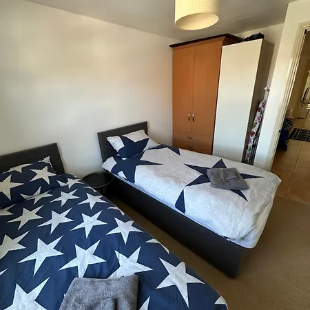 Apartment Gorgeous + Attentive Host + Free Parking York