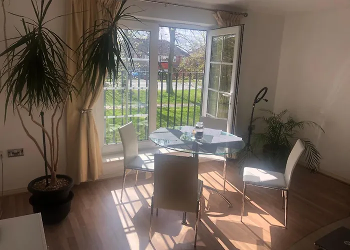 Gorgeous + Attentive Host + Free Parking Apartman *