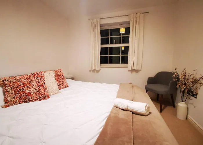 Gorgeous + Attentive Host + Free Parking Apartman York