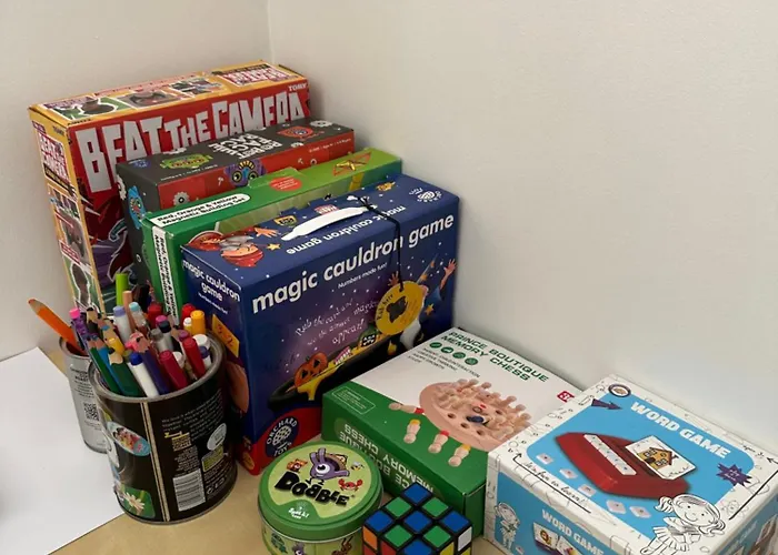 Gorgeous + Attentive Host + Free Parking Apartman